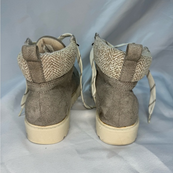 Kohls SO® Muscovy Girls' Ankle Boots
Size 2 MED - Picture 6 of 7